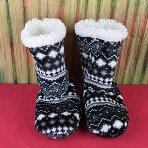 Cuddl Duds Sherpa House Booties